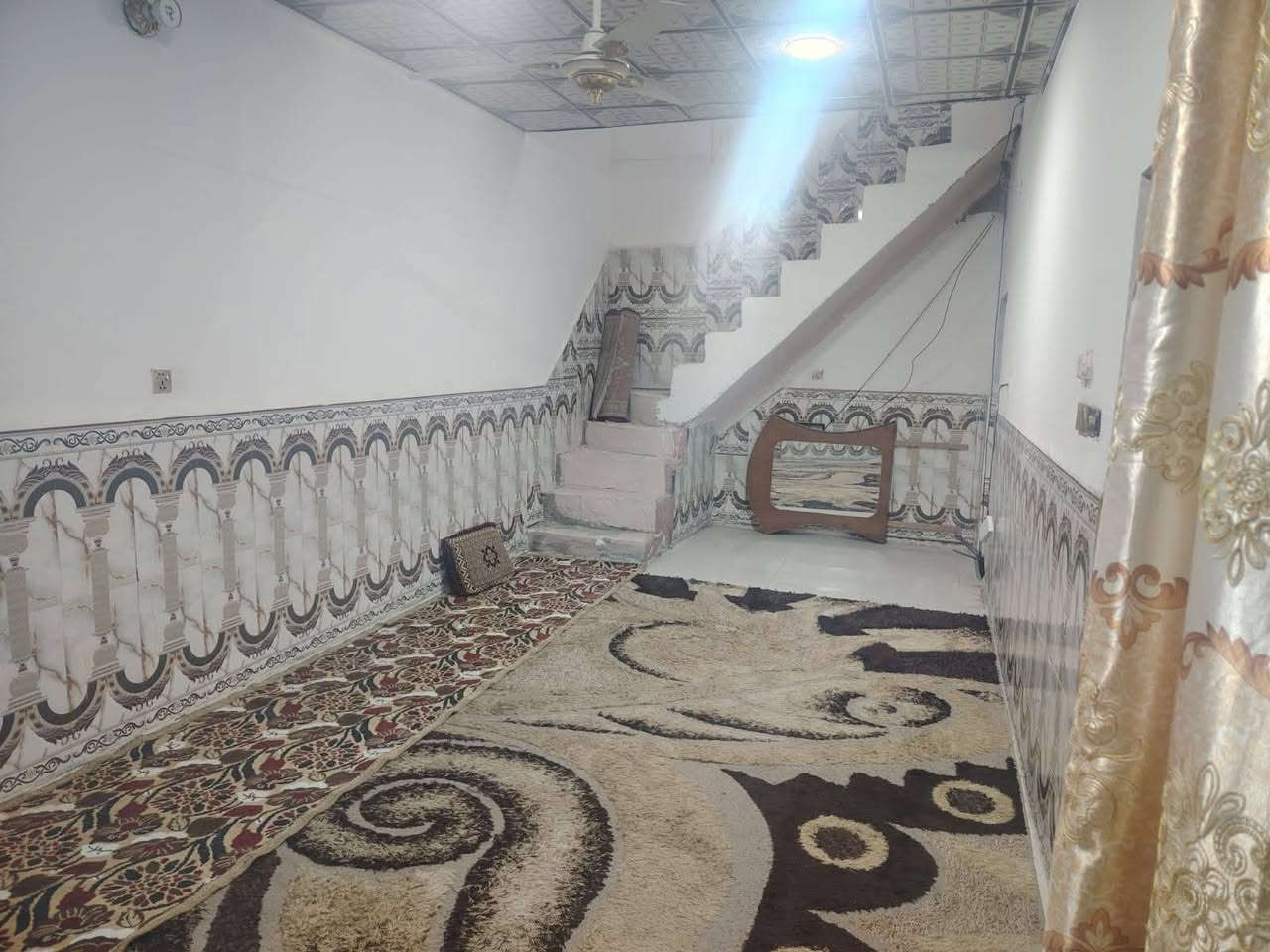 السلام عليكم بيت طابو زراعي سند 25 مساحه 145 وتكون من حمامات وصاله ومطبخ وأوله وحديثه وكراج للاستفسار الاتصال ع رقم *********** أو مراجعه نفس صفحه
