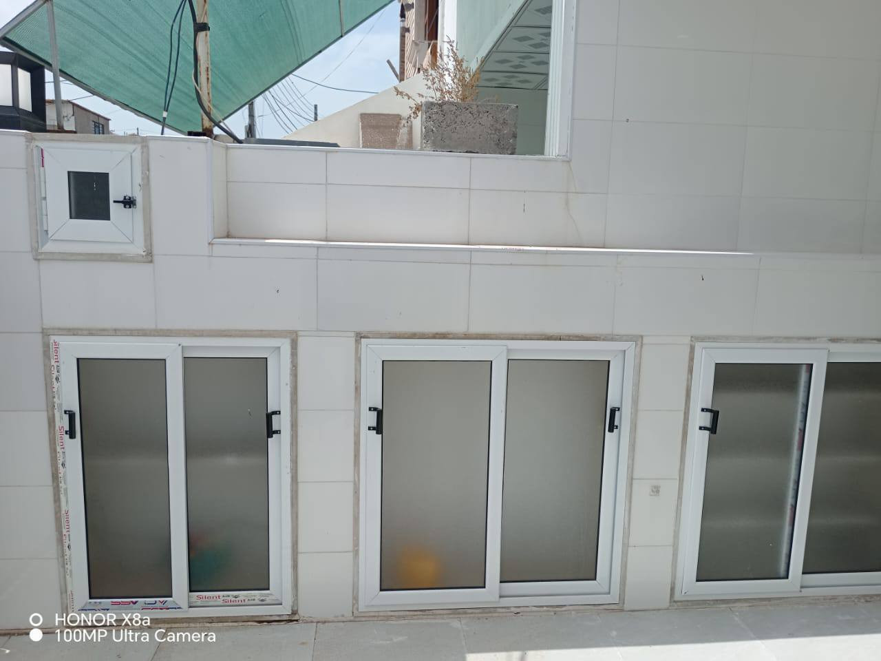 کوردی ، عربی
خانوو یەک قات و نیو بۆ فرۆشتن
خانوەکە کامل مواسفاتتە و سفرە ماڵێ تێنەچوە بە شێوازی سەردەمیانە دروست کراوە کامل بۆکساتە
قاتی خوارەوە پێکهاتوە لە گراج مطبخ سارد و گەرم (مطبخ عمل) هۆڵ ژووری نوستن حمام سحیات قاتی سەرەوە ژووریکی نوستن و حمامات و سحیات غربی سەربانێکی گەورە
عربی.....
البیت زیرو (سفر) بدون مستخدم 
البیت طابق و نص
تابق الاول کراج سیارات و مطبخ بارد و حار هول غرفە نوم حمامات و سحیات شرقی و غربی طابق الثانی غرفە النوم و حمامات 
البیت کامل بوکسات
0750 782 10 68
0750 782 78 68
0770 524 32 43 أربيل, العراق
