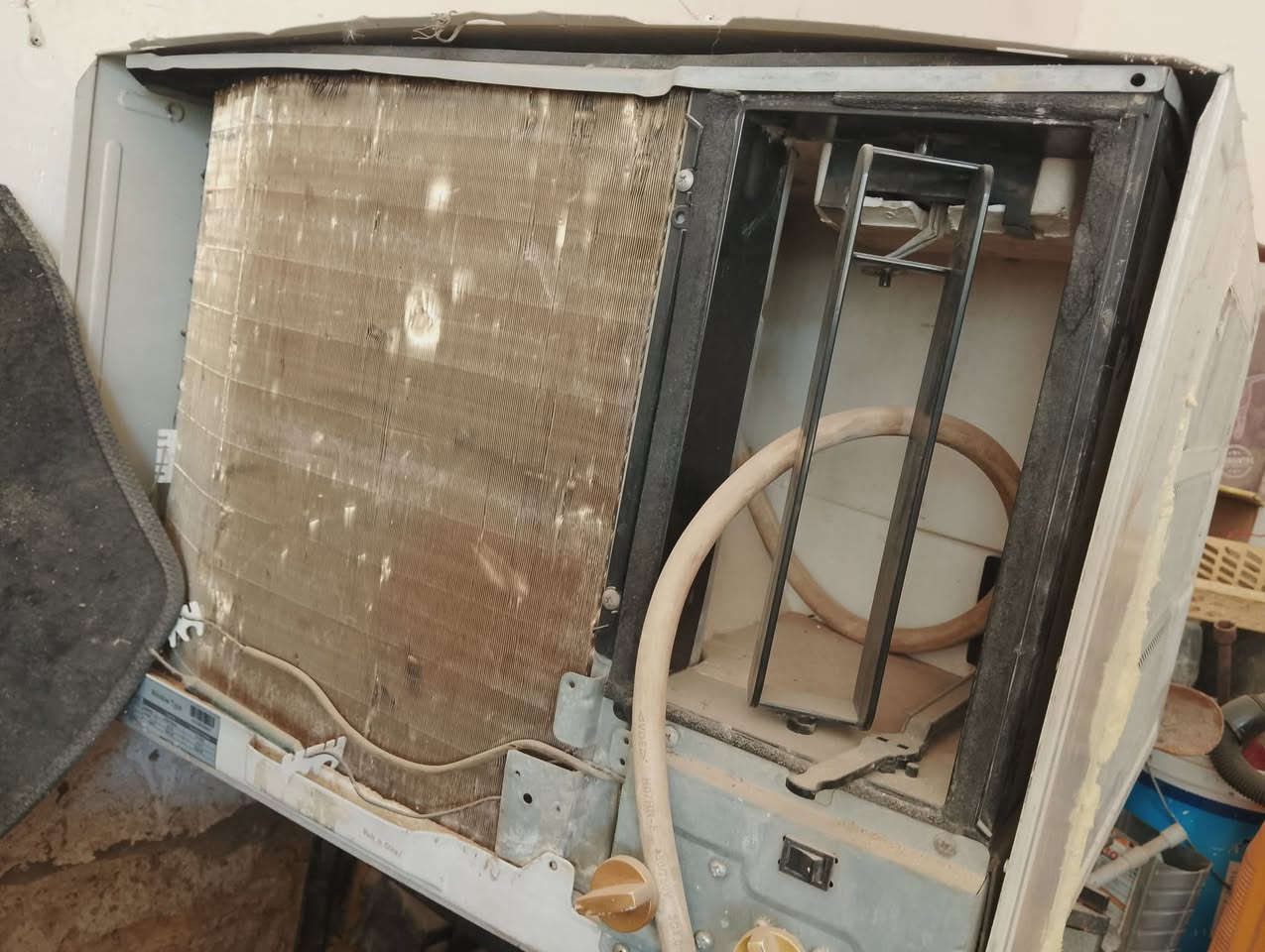 سلام عليكم مكيف للبيع شغال نقص غاز فقط سعرها 150 وبي مجال
رقمي***********
