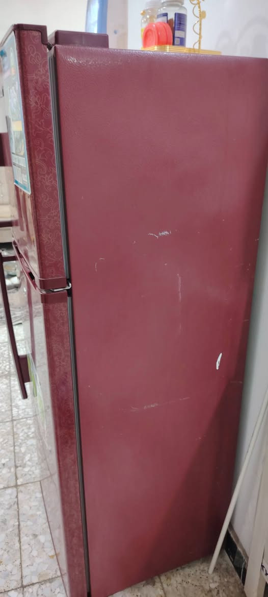 ثلاجة حجم وسط
شغالة ١٠٠ ٪
تجميد واضح بالصورة
***********
سعر ٧٥ الف
