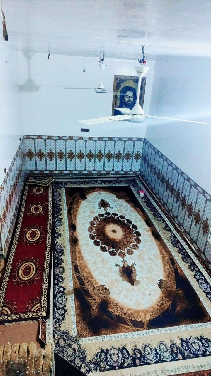 بيت للبيع مساحته 200م
قرب شارع. يا حسين 
خلف مدرسة الضياء 
متوفر كافة الخدمات 
ماء مجاري تبليط كهرباء 
للأستفسار اتصل ***********
