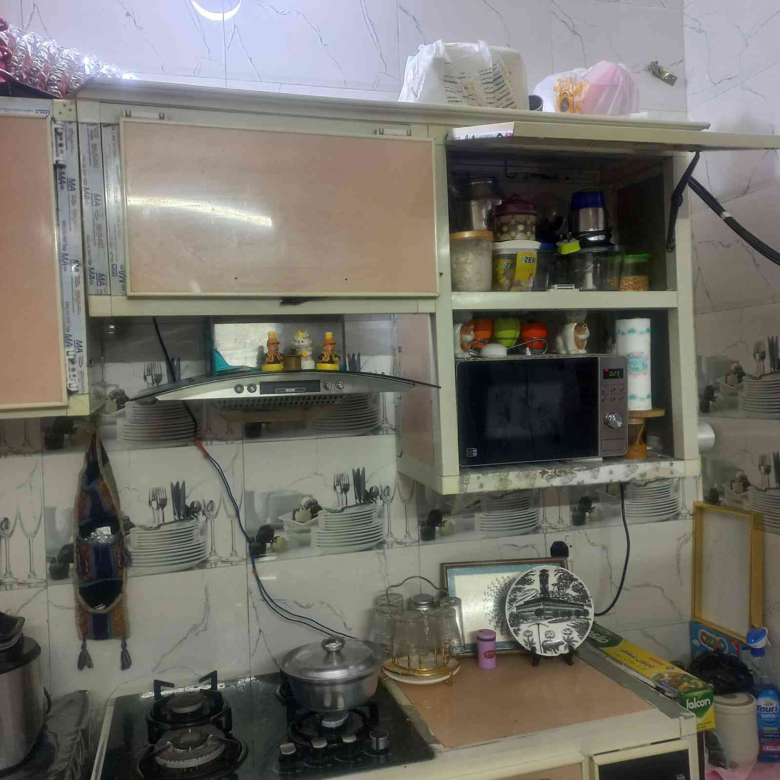 والكاونتر هوه والملحقمتره و٢٠ والكاونتر ابو الطباخ  والملحق مترة ١٣٥ سعر 300 عنوان حريه


**إذا كنت صاحب هذا الإعلان وتريد حذفه لأي سبب، رجاءا أرسل رسالة إلى الدعم الفني**