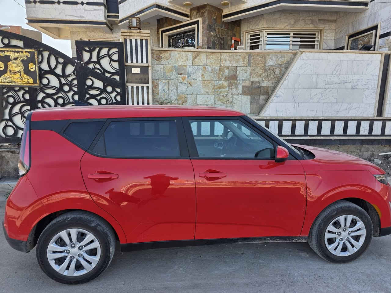 للبيع كيا سول 2025 
السيارة دخول جديد ماشية ١٧ الف 
صور حادثها و السونار و رقم الشاصي مرفق بالمنشور 
السيارة كلش جديدة و ما بيها اي نقص داخل بيجي 
حادثها بنيد تبدل و سحب كلش بسيط بالشاصي الايسر ما مبين اصلا و السونار موضح كل شي 
السعر / 145 $ و ماكو هيج سعر بموديل ال 25  
مكاني /  الحلة / حي الجامعة 
للاتصال / ***********
