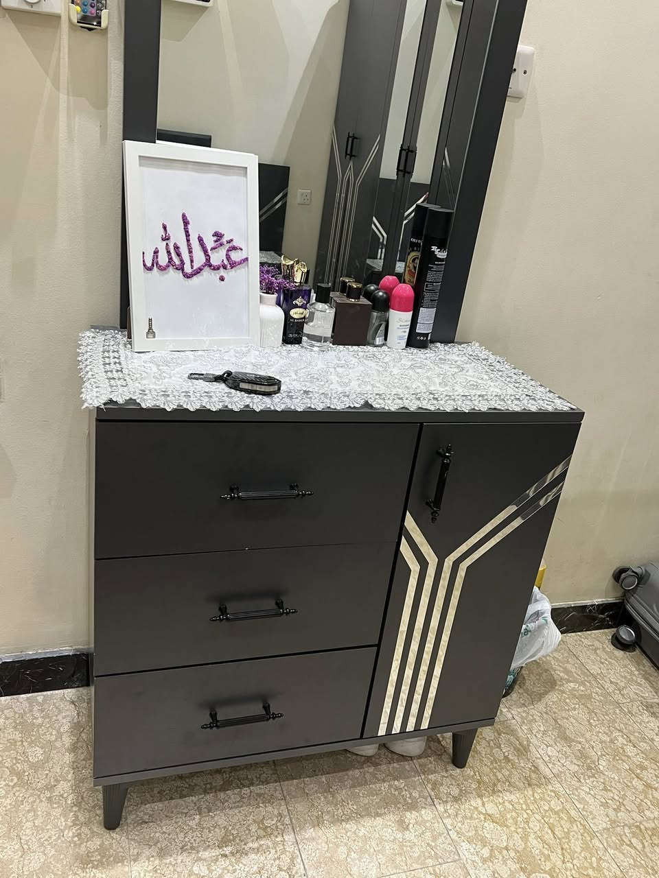 غرفة نوم نفرين للبيع
الحالة: نظيفة جدًا – استعمال خفيف
السعر: 550 ألف
المكان: بغداد
الغرفة بحالة ممتازة جداً 
للتواصل ***********
ا
