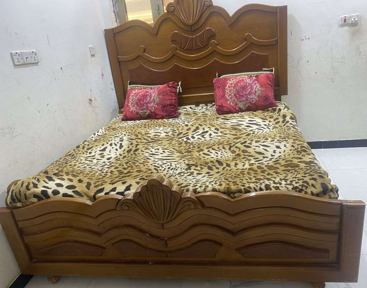 غرفه للبيع مع ملحقاته السعر ٣٥٠نجاره  الاتصال ع هذآ الرقم ***********
