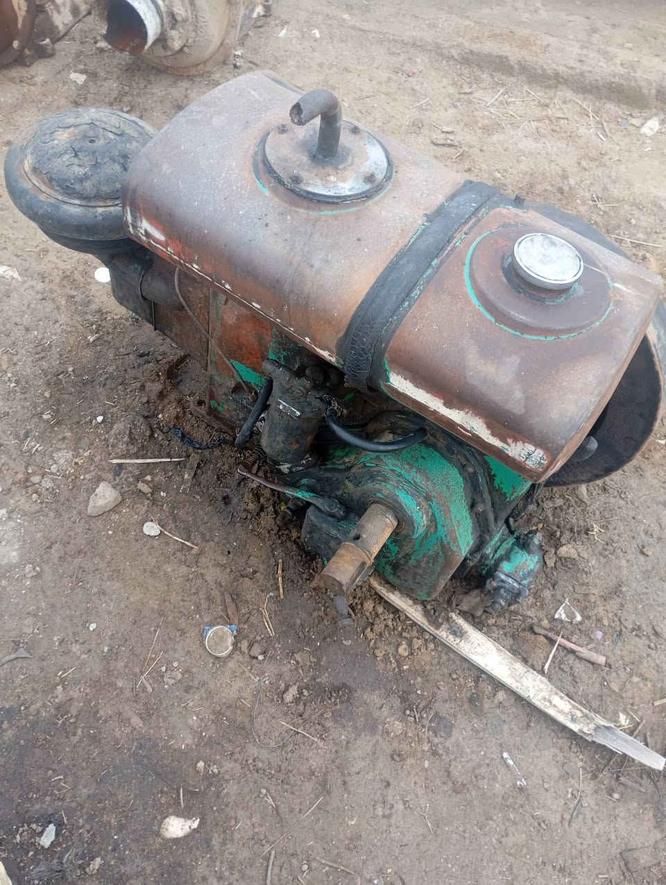 سلام عليكم مكاين ام 18 عدد 2 وخنازير 6ب6 شرط شغل وماطور ابو 10 سونت عنوان ذي قار  دوايه ستفسار على رقم ***********
