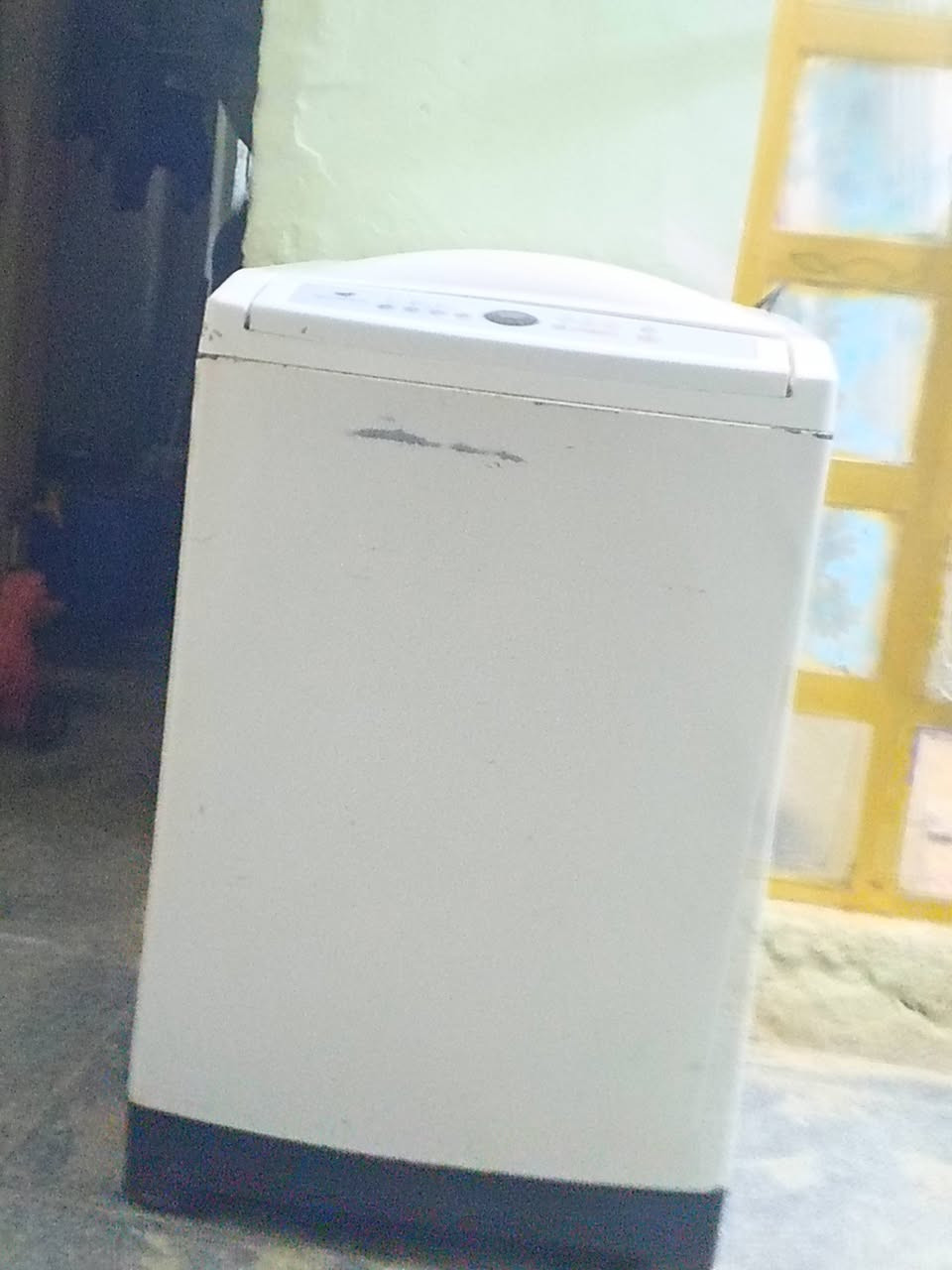 السلام عليكم غساله اوتماتيك نضيفه شغاله شرط الفحص بيه ضمان لان الغساله نضيفه السعر 150 
الرقم ***********
