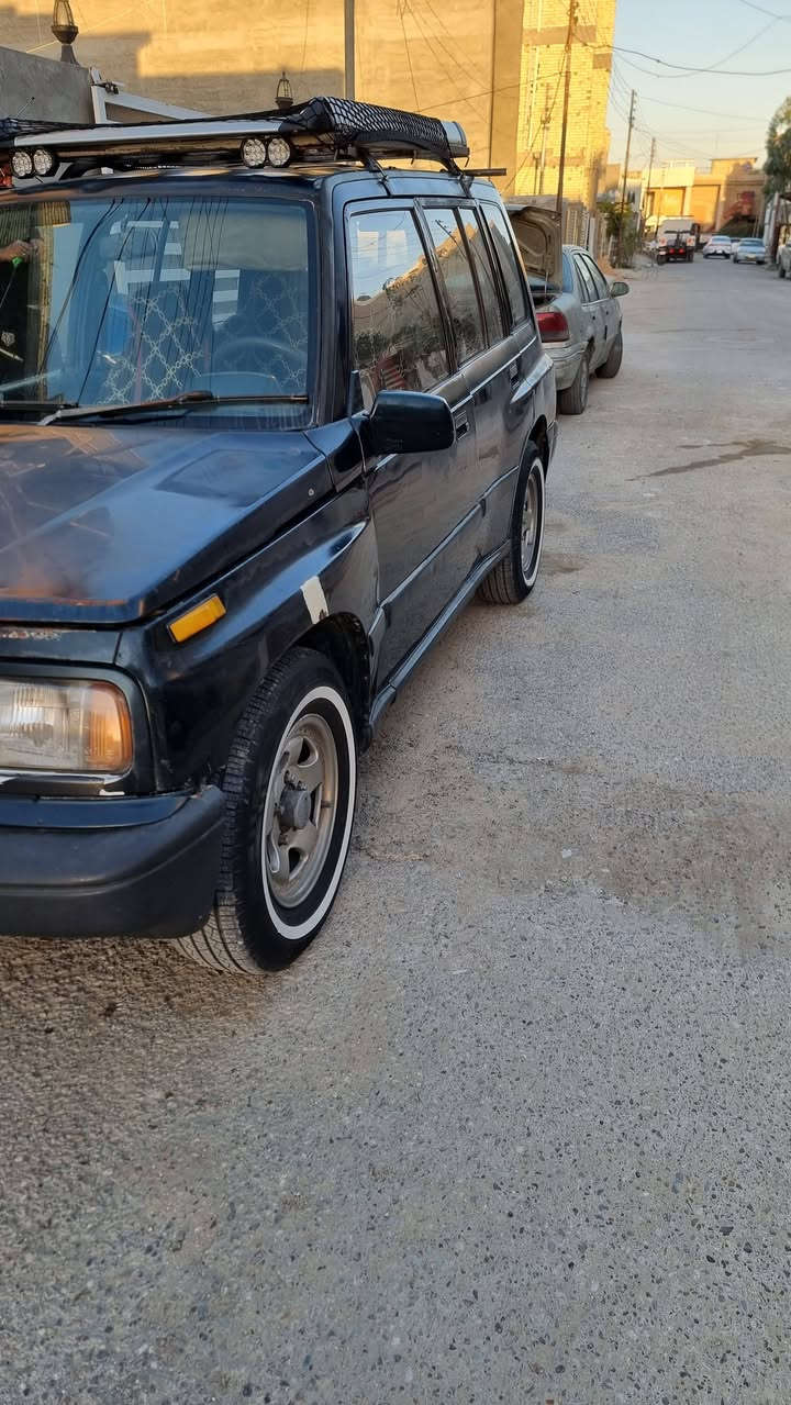 سازوكي فيتاره للبيع بدون مرواس
موديل 1992
 لون اخضر زيتوني
رقم ديالى انكليزي 
سنويه تسقط 2027 شهر 8
محرك 1600 اصلي مالها مو محور
فور ويل شغال 
صدر خير من الله 
محرك مبدل قبل سنتين 
كير اوتماتيك مبدل قبل سنتين 
كهربائيات شغاله كلها 
تخم تاير قبل 5 اشهر مبدله 
مبدل ايرفلوا 
مبدل حساس ايسي  
مبدل عنبار بريك كامل 
مبدل دسكات
مبدل وايرات بلكات ووبلكات
باتري جديد 
مكاني بغداد حي الجهاد او العامريه
السعر 38 وبيها مجال 
رقم الهاتف ***********
