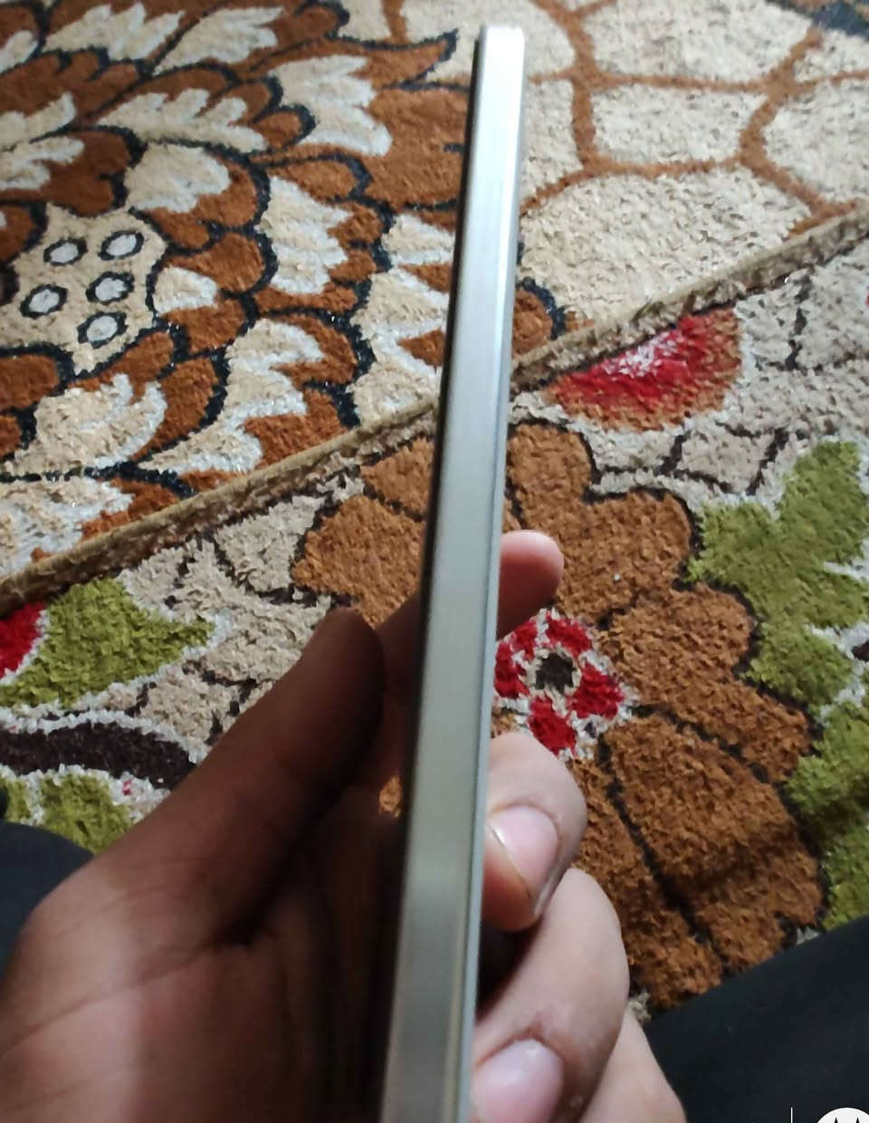 سلام عليكم جهاز  جديد كامل الملحقات 
ما مستخدم قليل  
 
 iQOO Neo10

ذاكرة تخزين 512 جيجابايت (UFS 4.0) 
فائقة السرعة.
الرام :   16 كيكا

الشاشة: من نوع LTPO AMOLED بمقاس 6.78 بوصة، تدعم معدل تحديث 144Hz، وبدقة 1.5K، مع تقنيات حماية العين المتقدمة وسطوع يصل إلى 4500 شمعة
.
البطارية والشحن: بطارية ضخمة بسعة 6100 مللي أمبير، تدعم الشحن السريع بقوة 120 واط (يشحن من 1% إلى 100% في أقل من 30 دقيقة).

الكاميرا:
الخلفية: أساسية 50 ميجابكسل بمستشعر (Sony IMX921) مع مثبت بصري OIS، وعدسة واسعة 8 ميجابكسل.
الأمامية: بدقة 16 ميجابكسل.
النظام: يعمل بنظام Android 15 مع واجهة OriginOS 5.

السعر 575 وبيه مجال للشراي

مكاني بغداد مدينه الصدر

هذا رقمي.   *********** بغداد, العراق
