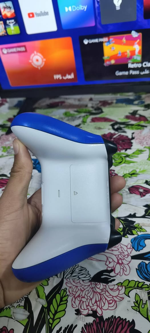 يدت اكس بوكس سيرس اس اصليه بيه مشكله التجاهات يرادلهن تنضيف وا منفذ السماعه ماعرف شبي السعر 50 مكاني حيانيه السعر 50 هاذ رقمي ***********
