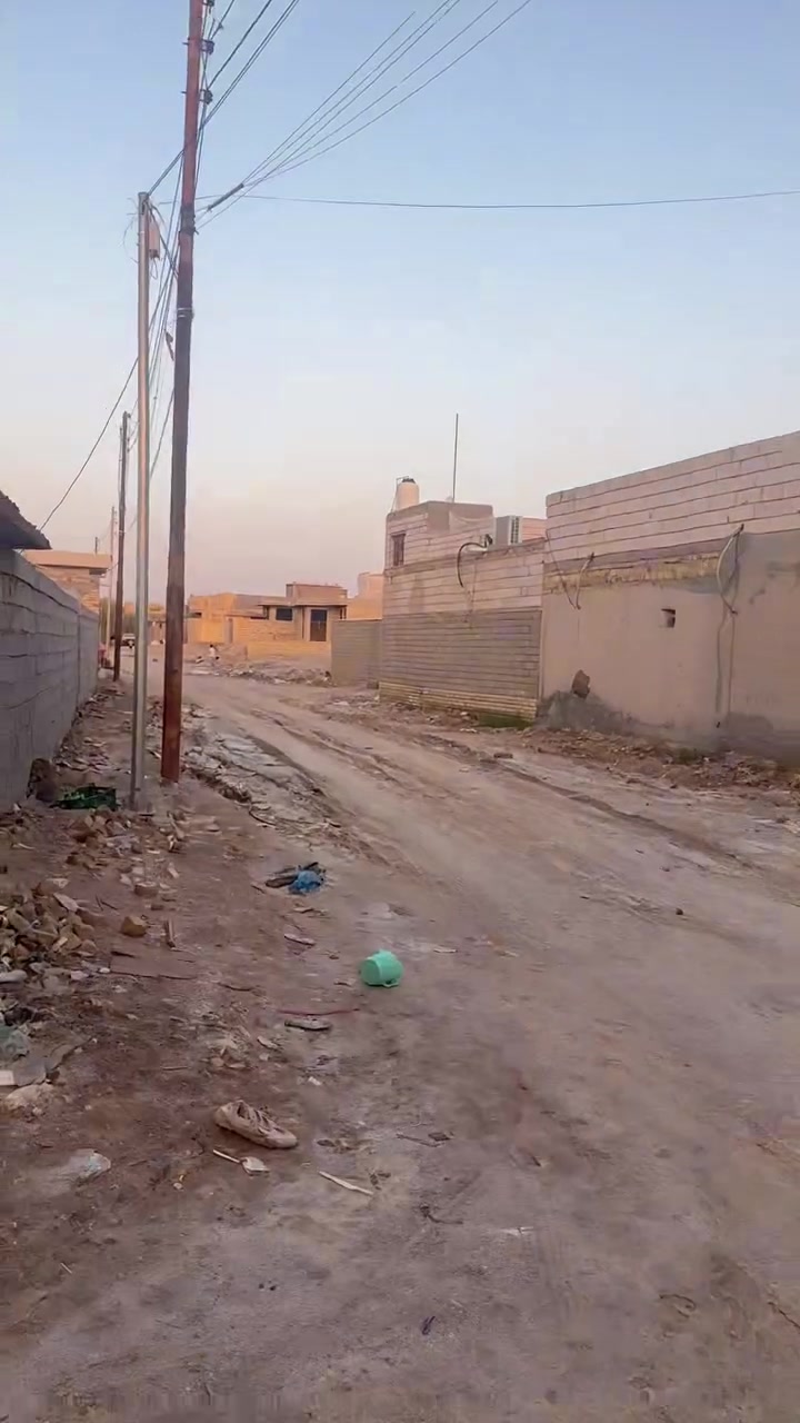 سلام عليكم 
هيكل زراعي مساحه 200 م

بناء طابوك صب كونكريت سطح شتايكر 
خدمات ماي ومجاري وكهرباء وقريب الى الشارع العام السايدين 
 
عنوان : ناصريه / سديناويه / قرب مضيف الامام الرضا 

***********
