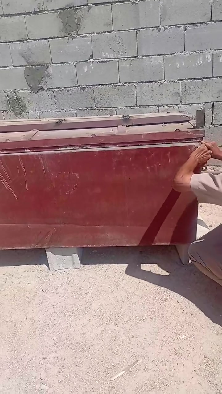 السلام عليكم
صنادك مال عربانه تريله
 اثنين واحد مطبخ وواحد مال عده وثلاجه للبيع 
سعرهن 500 الف 
لتواصل ع رقم ***********
