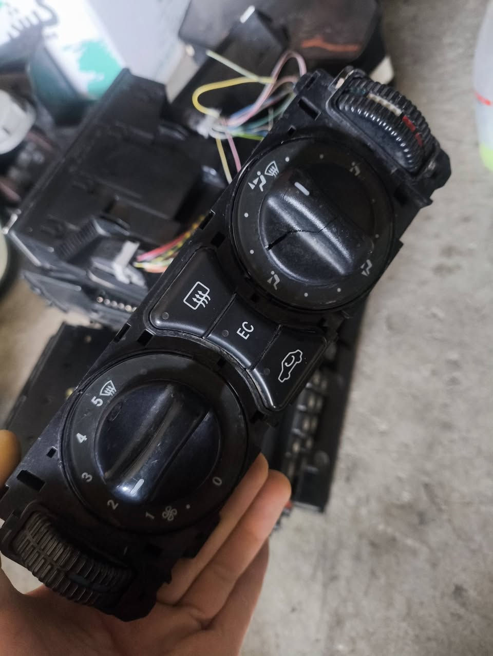 السلام عليكم اخوان متوفر ادوات مرسيدس ام عيون دب غواص شبح جامبو 190 عنوان كركوك توصيل كفه المحافظات تحياتي***********
