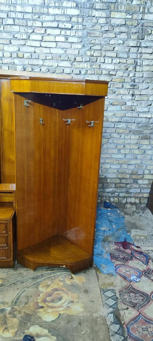 كنتورابو ٥ صاج وميز مرايه وزاويه متواجد علخاص اكو توصيل رقمي ***********ابو جود سعره ٢٥٠ قفل كاملات صبغ تلميع جديد يدات جدد قفاله جدد
