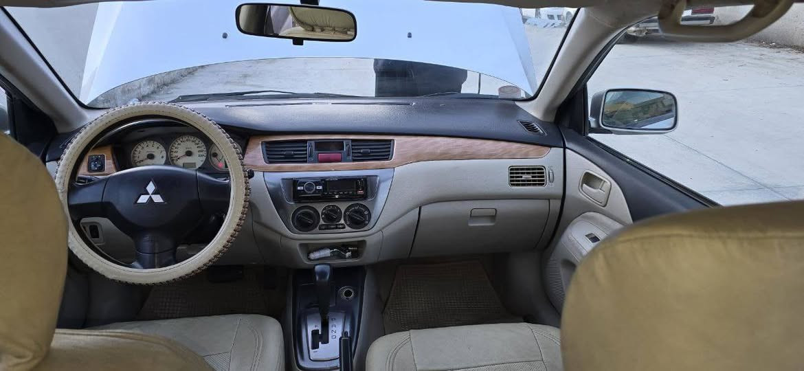 لانسر مۆدێل 2010 تۆماتیک بیلاد مەکینە گەورەو 
نمونەیە ناوزەردو فۆڕمیکا و بستێێک لەسندوق بۆیاغە  و سویچ کۆنتڕۆڵ و قفڵ مەرکەزی مەکینەو گێڕو تەبرید و ساردی و گەرمی هەموی بەشەرت سەنەوی تازەیە و بەناوی خۆمانە نرخی 90$ ومعامەلە.
ناو نیشان ڕانیە .. 
***********
*********** رانية, السليمانية
