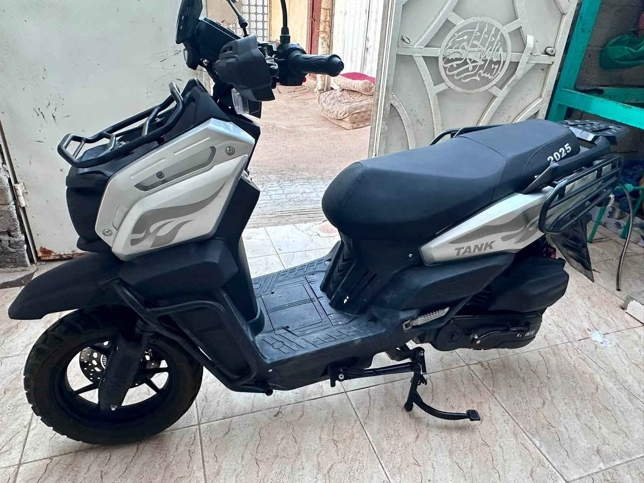 السلام عليكم دراجه تاي وان جديده استخدام شهر السعر 
مليون وربع وبيها مجال ***********
متوفر واتساب 
بصره شط العرب الجزيره
