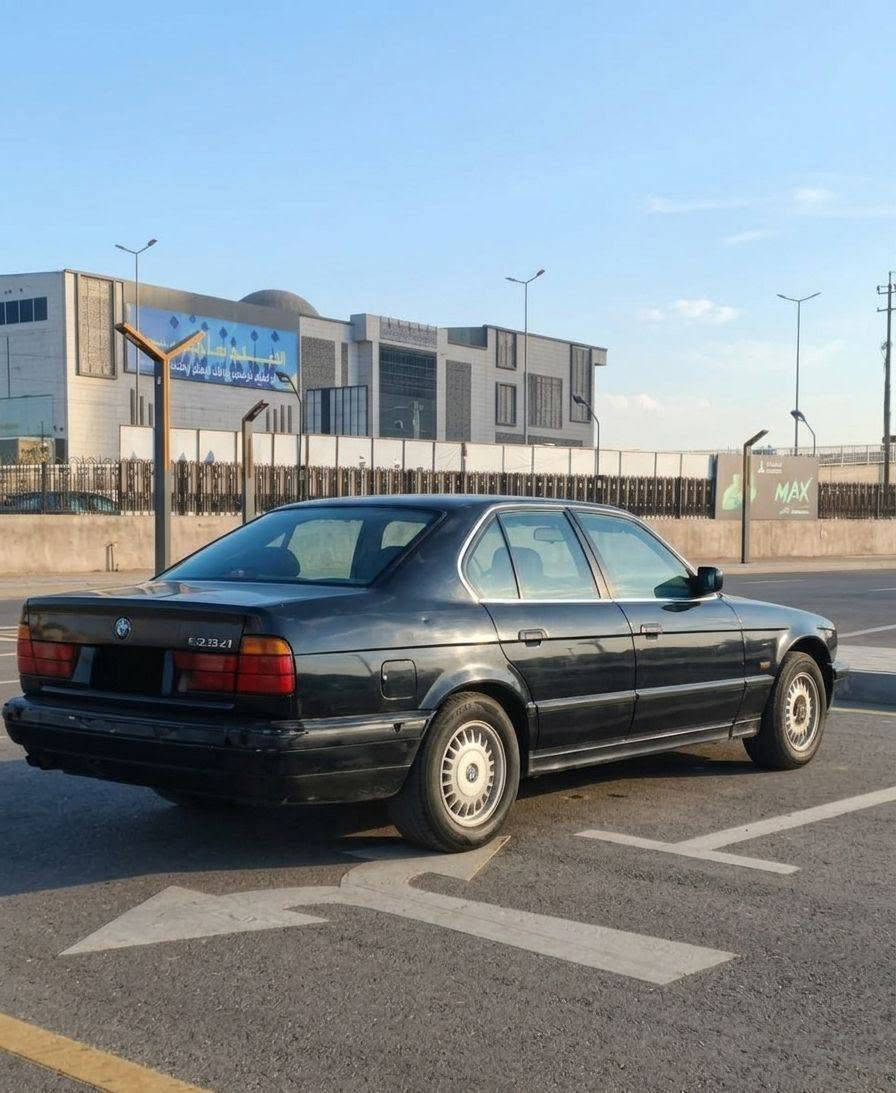 ب 37 ورقة قفل قفل قفل
BMW 525i
موديل 1992 كير عادي
رقم بغداد مشروع وطني تحويل مباشر 
مكينة وكير جدد مكفولات 
مكينة سته سلندر مسكر فانوص
صدر امامي خلفي جديد 
كهربائيات كلها شغالة 
كيجات كلها شغالة السيارة لاضربة بيها ولا معجون
تبريد شغال
السعر : 37 قفل قفل  
العنوان : بغداد 
الرقم : ***********
