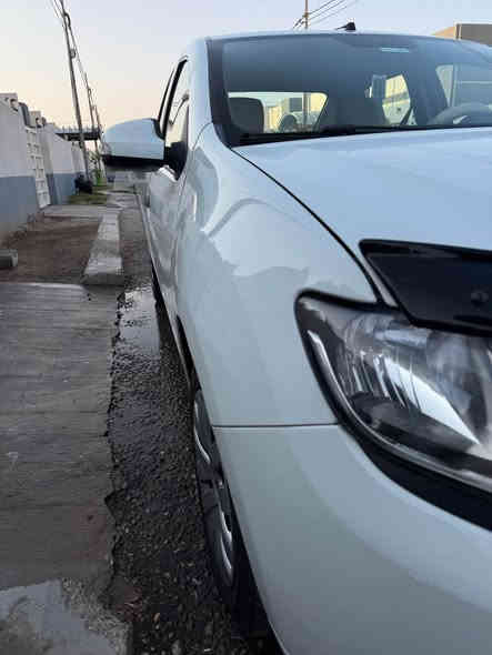 رينو سيمبل 2017 فرنسي 

!!!!!!كفالة عامة!!!!!!!!!!

محرك 1600 

ماشية 54 الف وفي تصاعد

سبيرها منازل جديد 

الكتلوك الاصلي 

دبل مفتاح

شاشة وكاميرا دوارة

رقم بغداد الانكليزي 

سونار جديد 

بغداد - الكاظمية

***********

السعر ٩٢ $ بغداد
