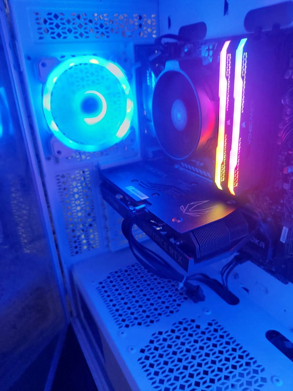 سلام عليكم تجميعه للبيع
GPU  RTX 3060 Zotac Twin Edge 12GB 
CPU  R5 5500
MB  Msi Mag B550M Bazooka 
RAM : Tforce 16GB 8x2 3600MHZ A-RGB Black
M.2  512GB (جديد)
HHD   512GB
PSU   650W (جديد)
CASE. 4Fan A-RGB (جديد)
كيبورد،ماوس،سماعه
استخدام أقل الشهرين والكراتين موجوده
سعر 900الف مكاني موصل


**إذا كنت صاحب هذا الإعلان وتريد حذفه لأي سبب، رجاءا أرسل رسالة إلى الدعم الفني**