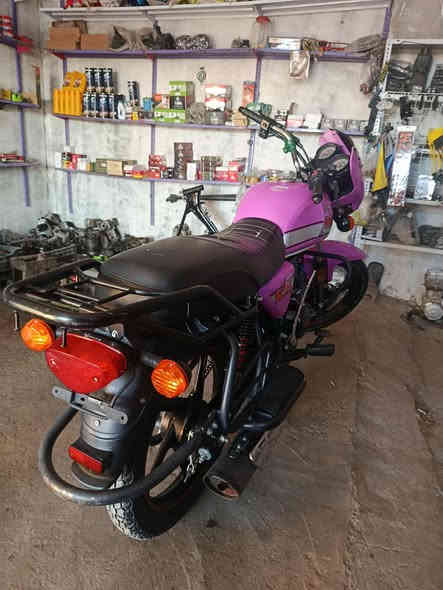 سلام عليكم دايوان  موديل ٢٣ مكفوله كفاله عامه وراق صولي محرك ٢٠٠
سعر مليون ٧٠٠
***********
