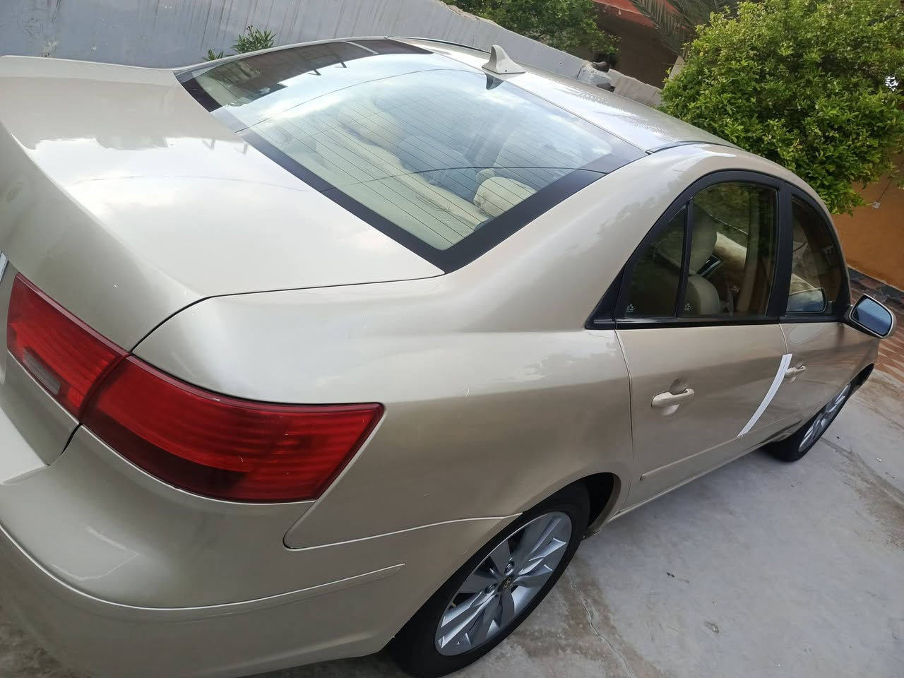 السلام عليكم للبيع سوناتا م 9 أمريكي رقم ديالى سنويه 28 تحويل مباشر 
سياره ضرر أمريكي باب خلف السايق مبدل والباقي ليبل وأحد صبغ حزام جماليه 
سياره مكينه ،2400 لأ صرف ولا بخار كير تبريد صدوره تخم تاير 17 ويل 17 ، 5 ويل كب شاشه كامره تحكمات 
داخل عسلي مدوشمه بالكامل حلوه مال جناي 
مكان بعقوبة السعر 96 وبيهه مجال ***********
