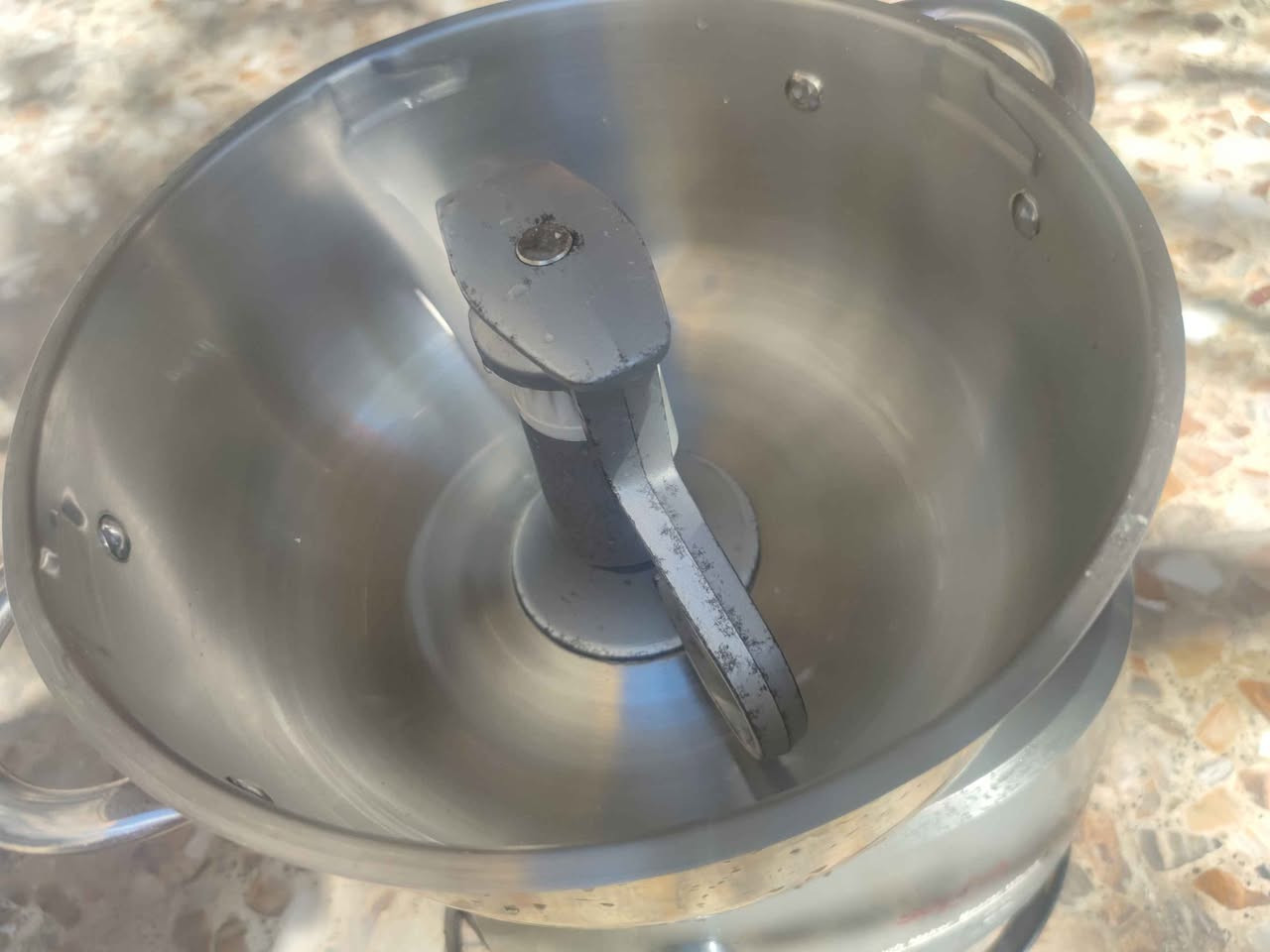 🔹 للبيع عجّانة كهربائية ماركة SONYA
تعمل على العجن والخفق وخلط مختلف أنواع العجين والحلويات.
مناسبة للاستخدام المنزلي، قوية وسهلة الاستعمال.
الحالة جيدة وتعمل بشكل طبيعي.
📍 العنوان: حي التراث
📞 للاستفسار التواصل خاص بغداد, العراق


**إذا كنت صاحب هذا الإعلان وتريد حذفه لأي سبب، رجاءا أرسل رسالة إلى الدعم الفني**