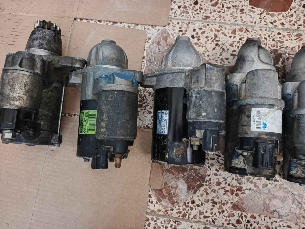 السلام عليكم
سلفات مشكل محرك
 2400/1600/1800/2000/ 
افالون
 داينمو 1800 
ودرين هواء لقمه للاستفسار
***********
