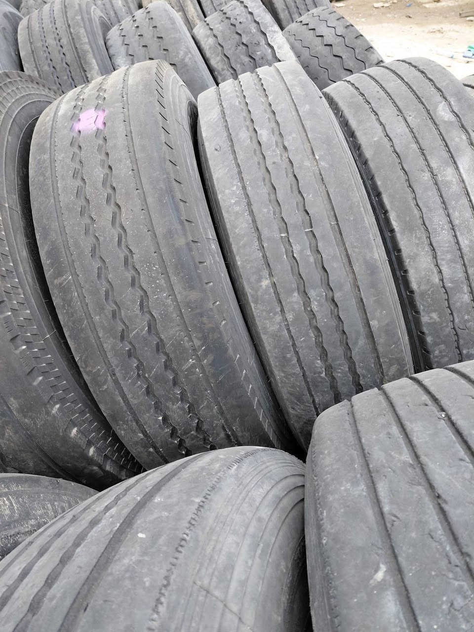 السلام عليكم تايرات باله للبيع حجم ٢٢ ونص ٣١٥ مكاني بغداد حي العامل قرب الحي الصناعي يم البيت الصيني وهذا رقمي ***********
