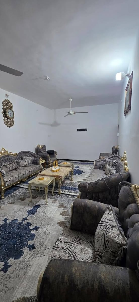 بسم الله إعلان بيت للبيع الرمادي التأميم القادسية الثانيه قريب من مجمع أم شهد المساحة ٢٤٠متر وجه ١٢متر نزال ٢٠متر سنه البناء ٢٠١٢ البيت ٢طابق يحتوي البيت على ٤غرف نوم استقبال مطبخ حمام عدد ٣ عرض الشارع ١٠متر تبليط مجاري ع حديقه مكان مميز تبعد عنه المدارس واسواق ٥٠متر كلشي متوفر سعر مناسب ١٥٥مليون قابل للتفاوض طابو صرف تحويل مباشر أستفسار أكثر ***********
