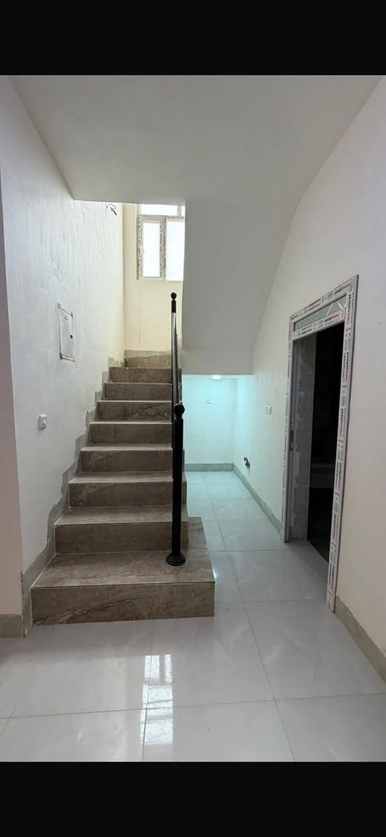 السلام عليكم

دار للبيع في الديوم التوحيد 

المساحه ١٠٠ متر مربع 10x10 ركن 

يتكون من : 4 غرف نوم +صالة +اسقبال + مطبخ 
سعره ٩٠ 
للاستفسار اكثر مراجعة مكتب ديوان العربي  تواصل على هل رقم ‭٠٧٧٢ ٥٧٦ ١٠٩٩‬
