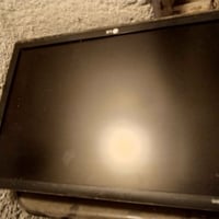 شاشات حجم 19 وحجم 17 بدون قاعدات للبيع عدد 3 مخرج vga فقط سعر 20 الف ن...