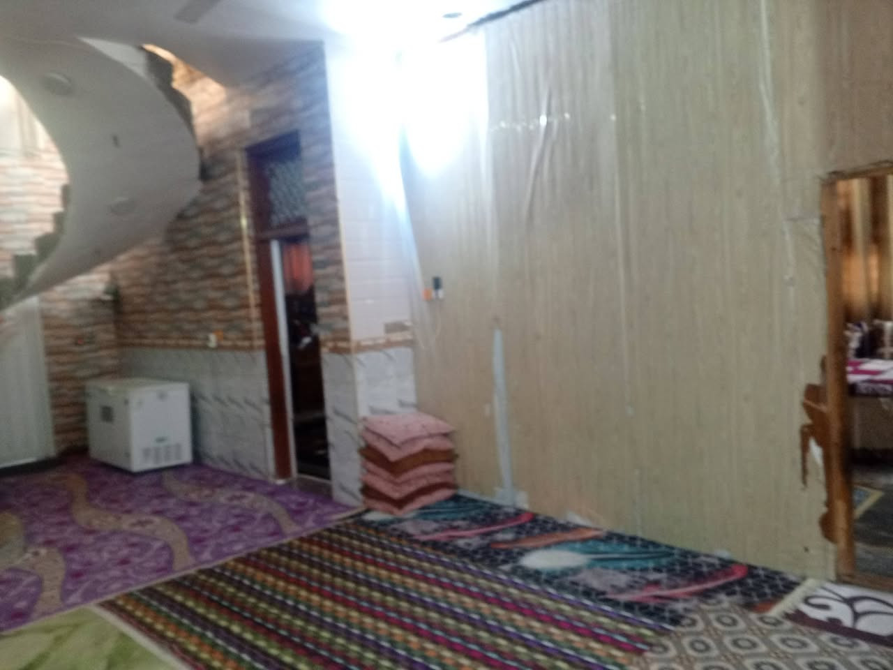 قطعه +بيتين +بوكس للبيع خلف المحطه العلاك  تبعد عن الشارع العام 100متر سند 25 مداور ثاني يوم مساحه 2700متر دونم و200 متر سعر المتر معا البيوت 165الف وبيها مجال بسيط بيوت جاهزه وماثثه على اخر حبايه تبعد عن الظغط العالي 35 متر خارج محرم الظغط العالي الاستفسار ***********
