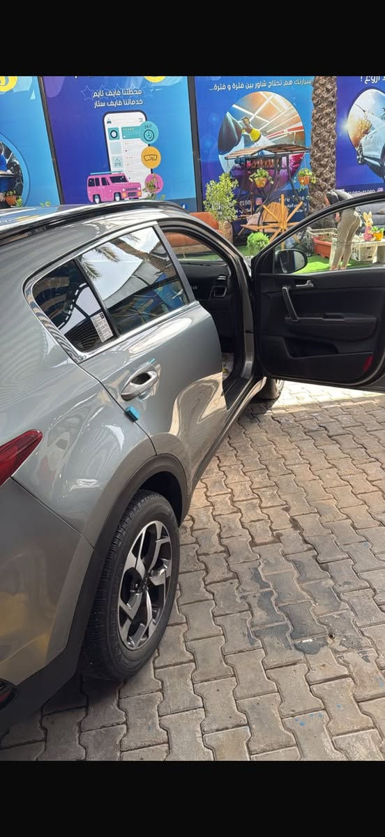 السلام عليكم ورحمه الله
للبيع كيا سبورتج 2021 وارد امريكي فئة ( S ) 

السياره  ماشيه 67000  كليو  

المحرك GDI (2400) 

المواصفات :- 

قطعتين تبريد 

بجم (لايت) زنون 

تحكمات ستيرن جهتين 

ويل كب

شاشه كبيره

كامره

نضام (سبورت -عادي- ايكو)

مانع انزلاق 

كروز سرعه

مود جبلي

فور ويل 

تخم تايرات جديد 

السيارة رقم بغداد 

18,000$ وبيها مجال لشراي 

حادثها جنطه خلفي  

 

ورش بلباب خلفي 

 كير محرك مكفوله منظومه تبريد جديد 

سياره موجوده بلسيديه 

موجود بس واتس او اتصال 

***********
