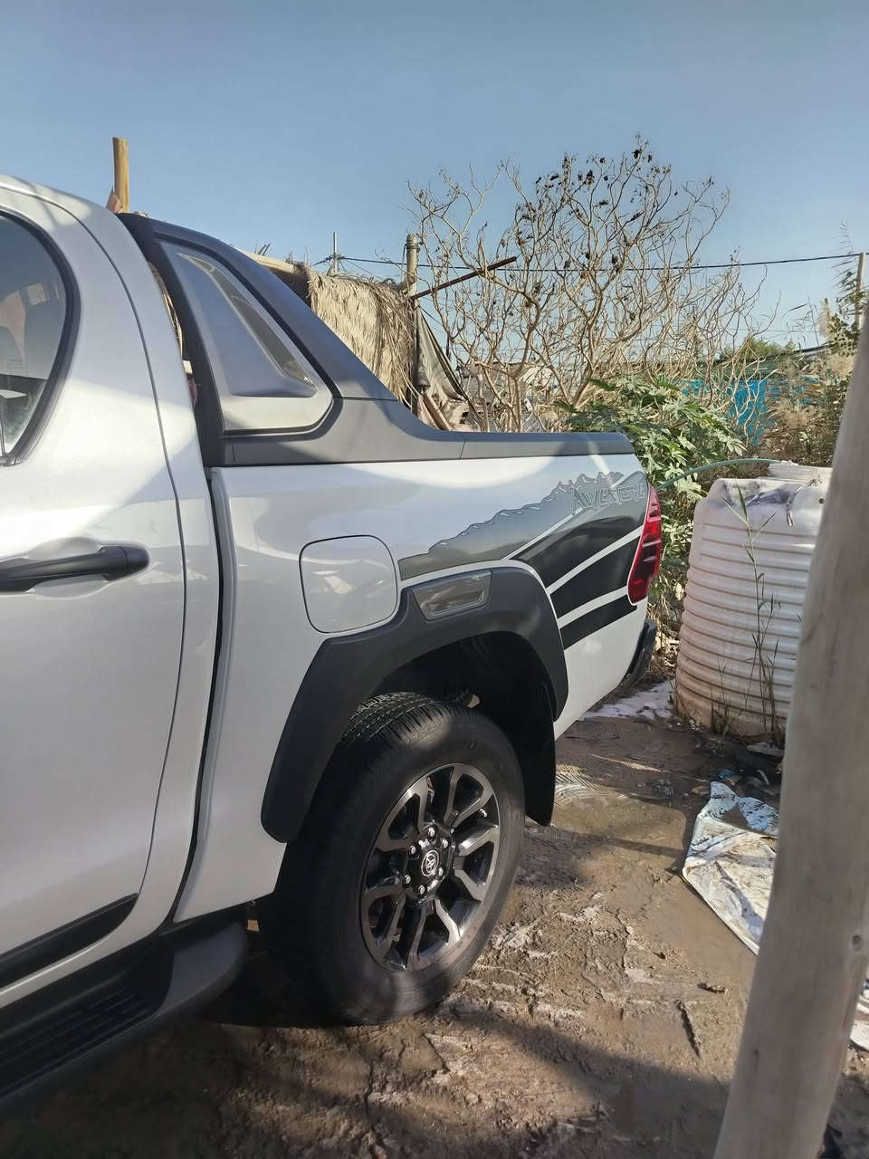 السلام عليكم تويوتا هايلوكس للبيع موديل 24 شيفنجر كويتيه ماشيه 39 كفاله عامه رقم الهاتف ***********
