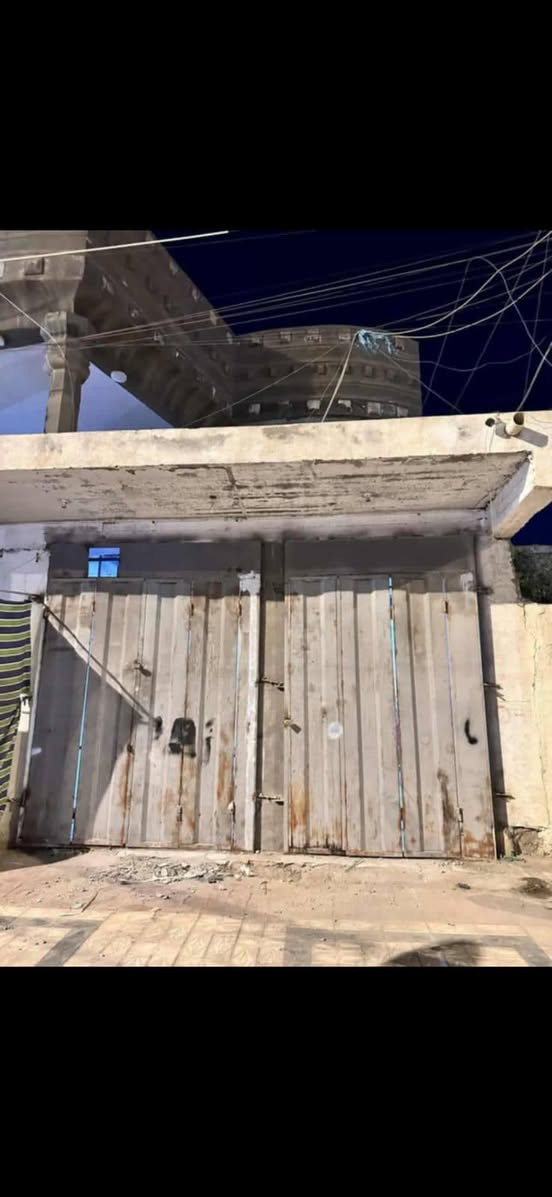 باب دفتري قياس 4 متر والارتفاع 3 متر نظيف كلش ***********
