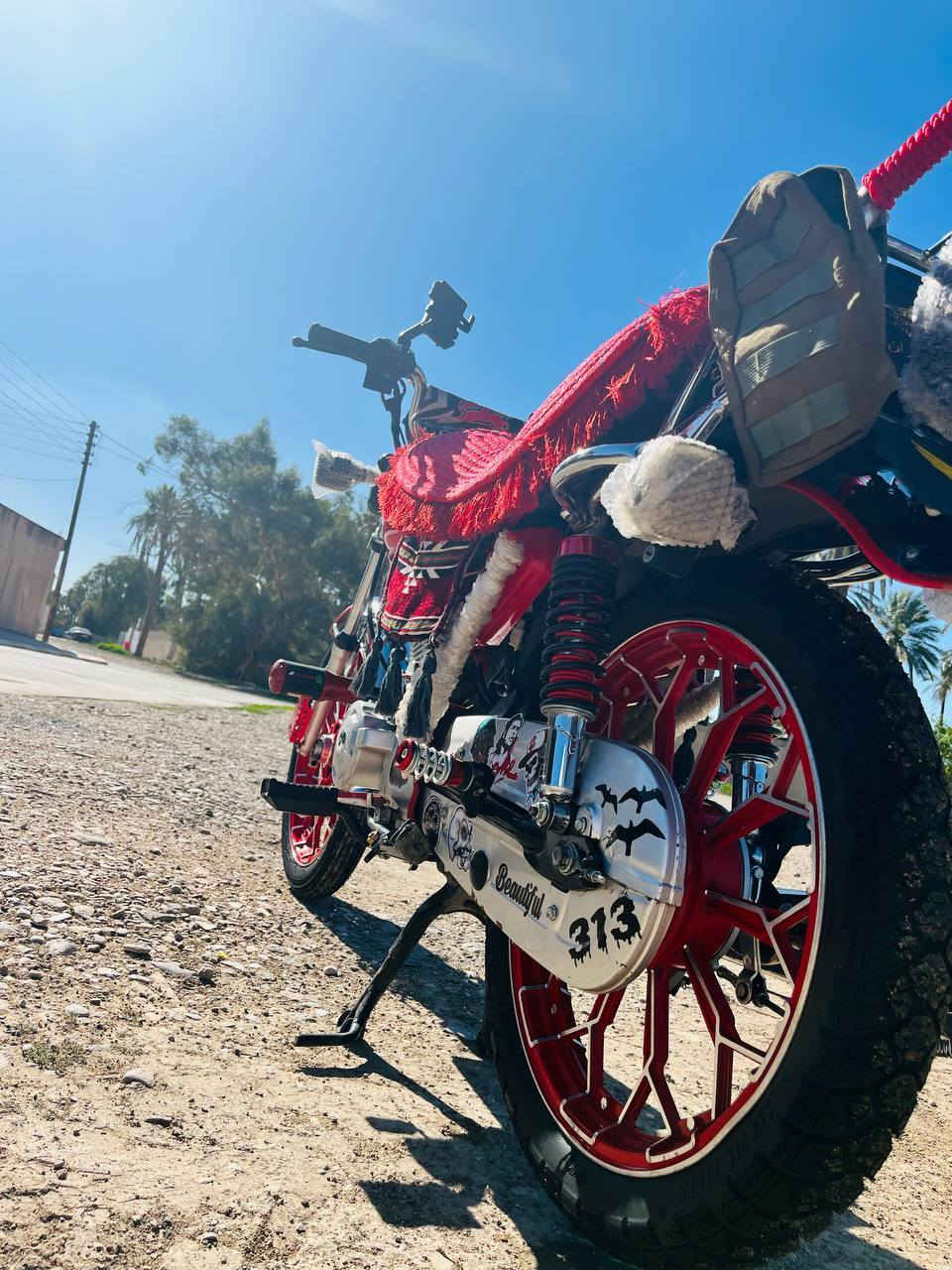 سلام عليكم دراجه للبيع لو مراوس حسب قناعه دراجه جديده موديل ٢٤مكينه٢٠٠اي عيب ما بي مكفوله دراجه خير من الله السعر ٦٧٥ بي مجال بكان ديالى سعديه ***********
