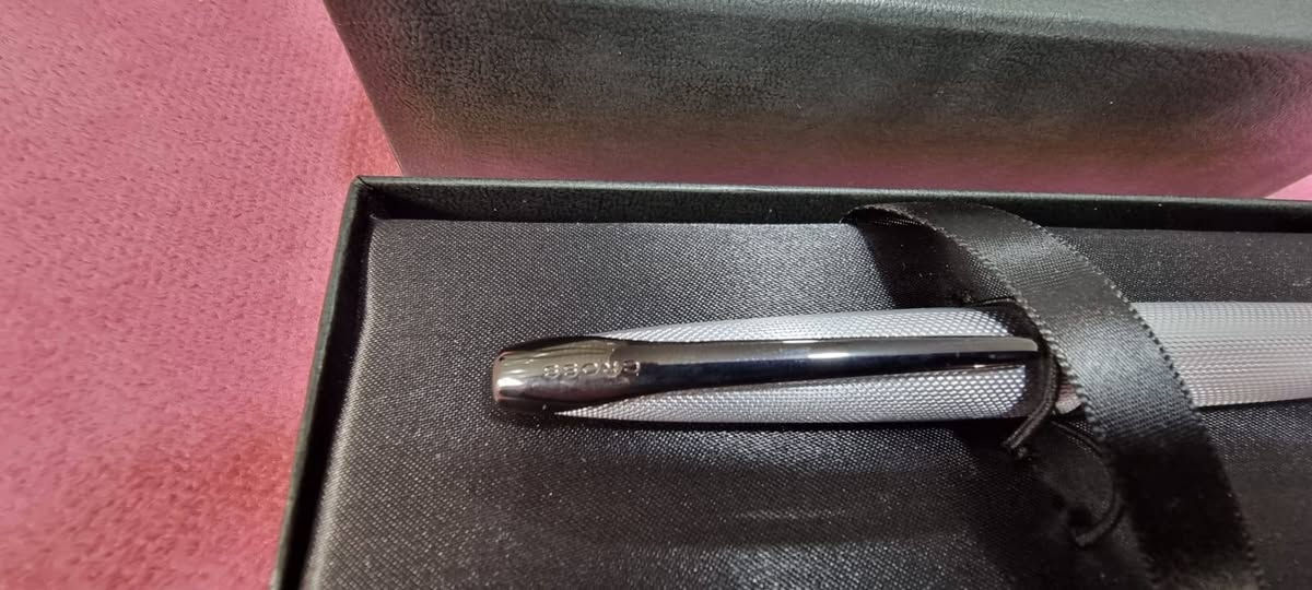 السلام عليكم قلم حبر كروس جديد غير مستخدم سعر 85 الف


**إذا كنت صاحب هذا الإعلان وتريد حذفه لأي سبب، رجاءا أرسل رسالة إلى الدعم الفني**