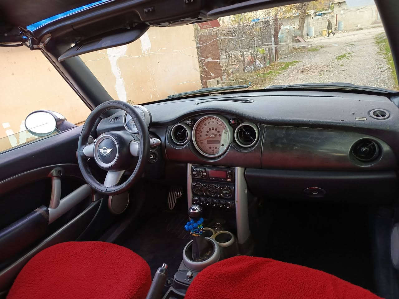 سڵاوی خوای گەورە لە ماڵی هەموولایەک
مینی کوپەر بۆ فرۆشتن یان گۆڕینەوە 
علوجە ساغە 
مۆدێلی 2005
گێڕ عادی 
مەکینە 16 ی تۆربۆ 
سەقف کەشف 
2 دەرگا 
جام کارەبای 
بێ بۆیاخ 
بێ دەعم 
پشت و پێشی کەپسە 
دەعم و لێدراوی بەشەرت
خایسی نییە
کارەبای هەمووی بەشەرت
ماڵی مەدەنی بەشەرت هەتا هەتایە
ناونیشان قەزای دوکان 
بۆ سعر 
تەلەفۆن بکە یان نامە بنێرن لەخزمەتانام 
0771 993 88 59
