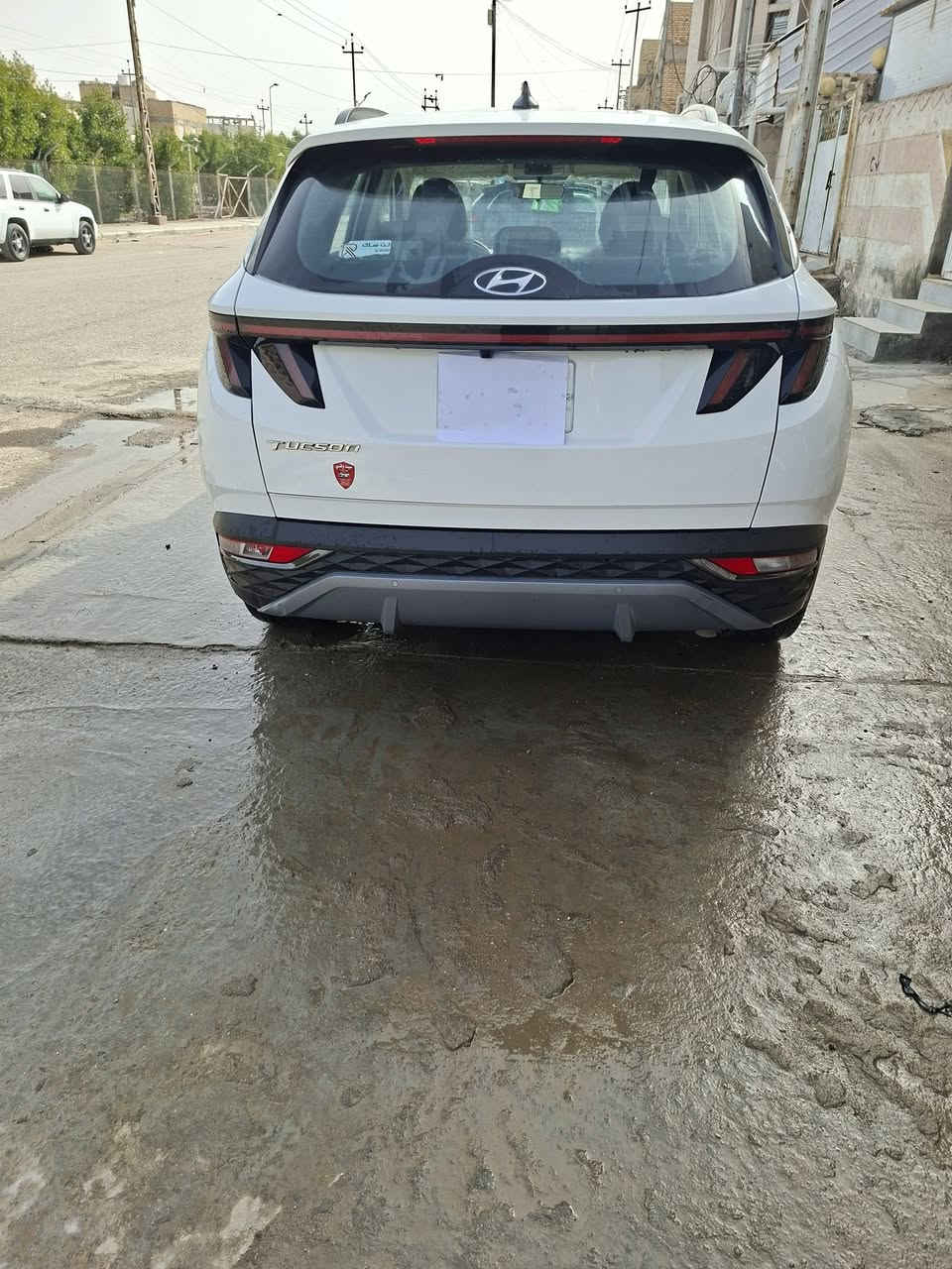 توسان موديل ٢٤ خليجي رقم بغداد فول مواصفات قماره حديد سنويه مجدده لغايه ٢٠٢٧ محرك وكير وحداديه واطارات جديده السياره كفاله عامه باستثناء صبغ قليل في مقدمة البنيد ماشيه ٣١ الف  مكان السياره الناصريه  السعر المطلوب ٢٣٠مع المجال التصال عالرقم *********** مكلف بالنشر
