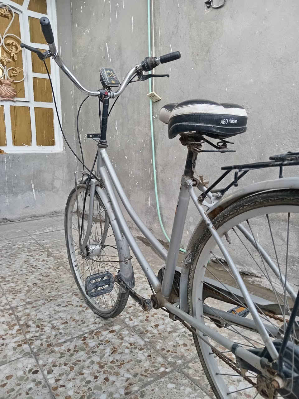 السلام عليكم بايسكل للبيع العر ١٠٠ عنوان الشرطة الخامسة،،، ***********
