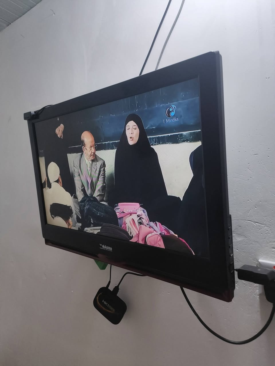 شاشة بلازمه  Tokkma حجم 32 مع جهاز TVBOX مع كامل ملحقاته الشاشه شغاله 100% الوان واضحة منافذ HD  عدد 2 السعر 120 الف مع الجهاز وبيهم مجال 
*********** واتساب 📞
