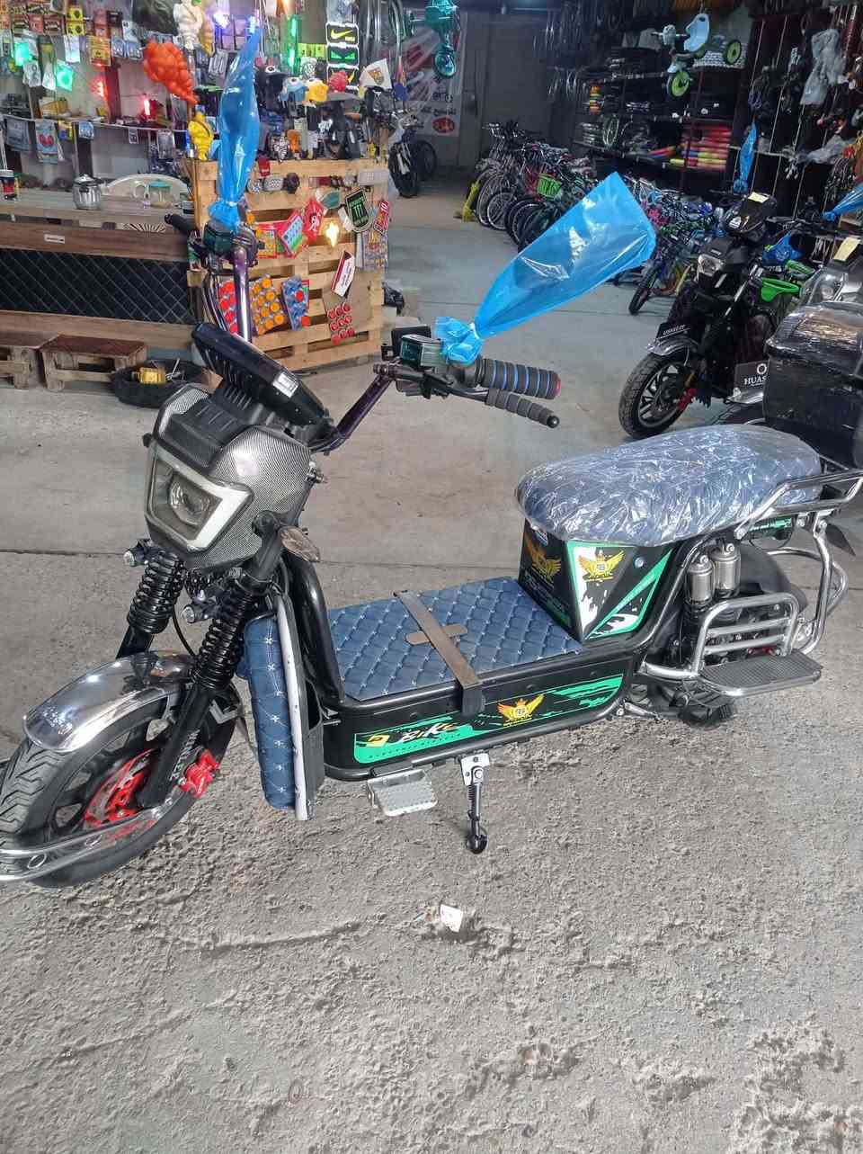 بسم لله تم توفير دراجات شحن مستخدم. اخو الجديد

فقط لدا معرض وورشة انوسي زورونا تجدو كل ماهوئ جديد

دراجه الاخوين. 5 باتري مواصفات بصمه

دراجه الولي. 6 باتري 

دراجه الاوسكيزي.  5 باتري

دراجه الماسه موديل 2025. 6 باتري

جميع الدراجات نضافه واحد علئ واحد

العنوان قرب مول الفلوجه قرب عمارة الجميلي

للستفسار.  ***********.  بأدارة ابو انس
