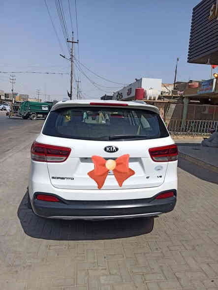 سلام عليكم 
سورنتو 16خليجي سته سلندر المكينه مفتوحة بيه تبخير بدون تنقيص بيه صبغ بالچاملق الامامي جهة السائق والباقي شوف العين 
السعر173 للاستفسار ***********
