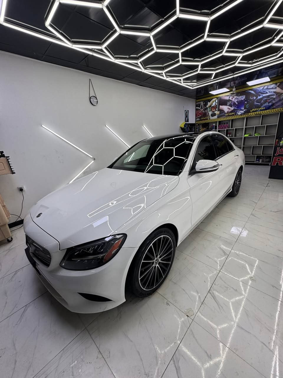 مرسيدس C300 – موديل 2021
_ رقم أربيل بأسمي

المواصفات:
 • محرك 4 سلندر تيربو 2000
 • كير أوتوماتيك 9 سرعات
 • شفتات ستيرن
 • إنارة أمامية زينون مع إشارة LED
 • كراسي أمامية كهربائية مع تدفئة 
 • إنارة داخلية 64 لون
 • بانوراما
 • 5 أنظمة قيادة
 • نظام النقاط العمياء
 • صندوق خلفي كهربائي
 
الحالة:
 • فقط تعديل بارد جاملغ خلفي
.ايرباك برده وراجع سستم

السعر:300

للاستفسار: ***********
العنوان/بغداد/الزعفرانية
