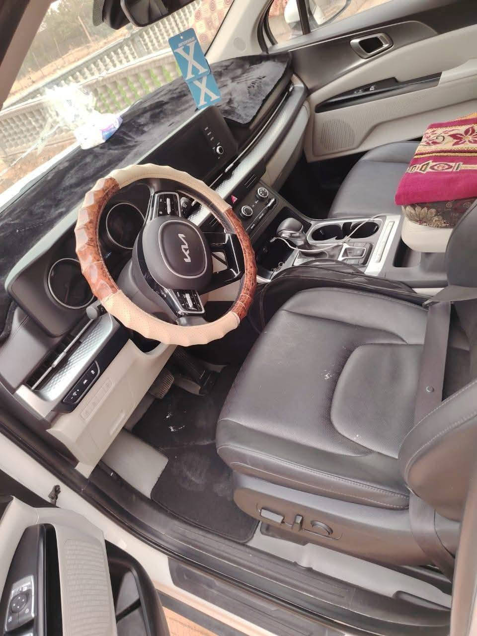 السلام عليكم 
كرنفال موديل 2024
رقم بغداد بأسمي 
حاثها مرفق بالصور بچم كبس 
مواصفات 
حساسات امامي خلفي 
رادارات 
ابواب كهرباء 
بصمات
تشغيل بصمة
تشغيل 🔛 عن بعد
محرك شرط
گير شرط 
تواير جديدة
صدر جديد 
سيارة جاهزة 
وبعد بيها مواصفات النوب
ماشية 133 الف 
السعر 265
***********
***********
مكاني كركوك واتواجد في بغداد
