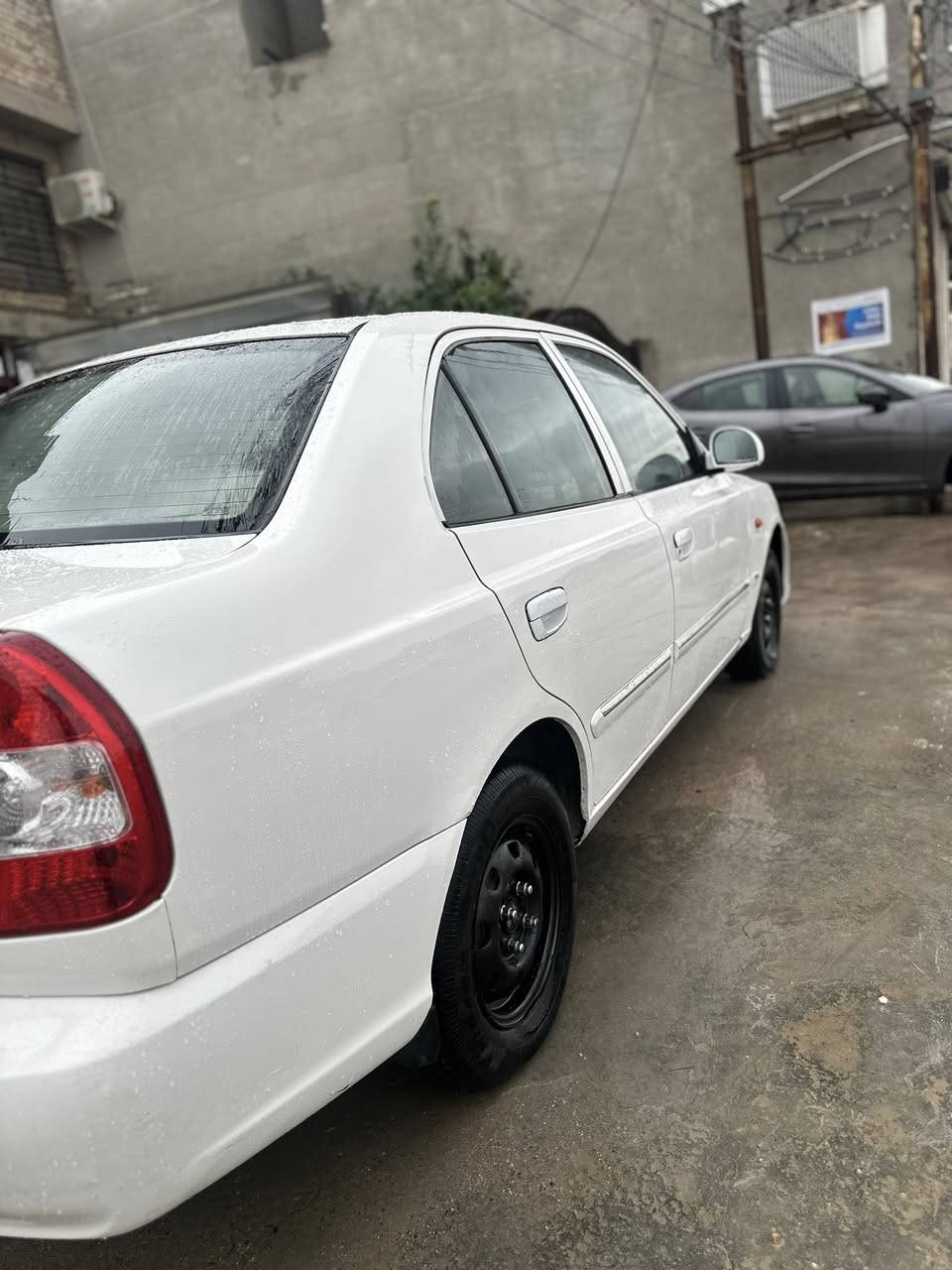 السلام عليكم 
ڤيرنا 2015 خصوصي گير عادي ما معيوده صبغ قليل بل بنيد فقط تبريد تدفئة سنويه 2028 
مكان بغداد غزالية 
رقم *********** 
السعر 75 وبيهة مجال بسيط
