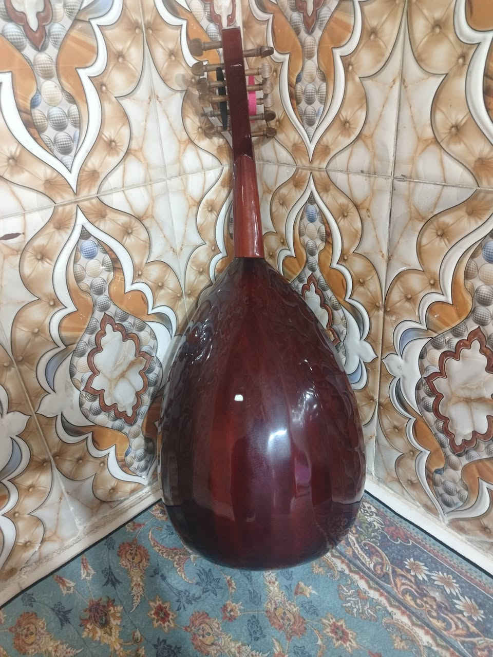 عود سوري اصلي جديد للبيع السعر 200 العنوان ناصريه المركز ***********
