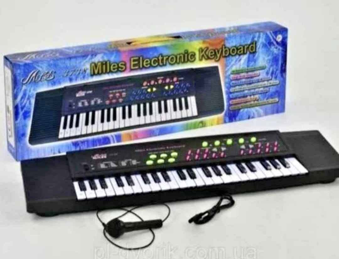 🎹 أورغ إلكتروني Miles-3738 مع ميكروفون – الخيار المثالي لعشاق الموسيقى والمبتدئين! 🎶
حجم مثالي ومناسب: يأتي بطول 74cm مما يجعله سهل الوضع في غرف النوم أو حمله لأي مكان.
​44 مفتاحاً قياسياً (Accordion Keys): لتجربة عزف مريحة وسلسة تناسب أصابع الأطفال والمبتدئين.
​ميكروفون مدمج: يأتي مع ميكروفون خارجي لدمج العزف مع الغناء وإضافة مزيد من المرح والبهجة.
​تنوع صوتي رهيب: يحتوي على 8 أصوات مختلفة و8 إيقاعات متنوعة لتجربة أنماط موسيقية متعددة. الدار البيضاء, المغرب


**إذا كنت صاحب هذا الإعلان وتريد حذفه لأي سبب، رجاءا أرسل رسالة إلى الدعم الفني**