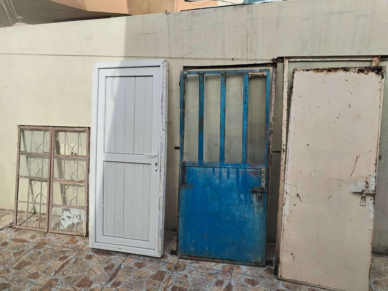 السلام عليكم  عندي هاي بيبان للبيع كل باب وسعره هاي رقمي ***********
