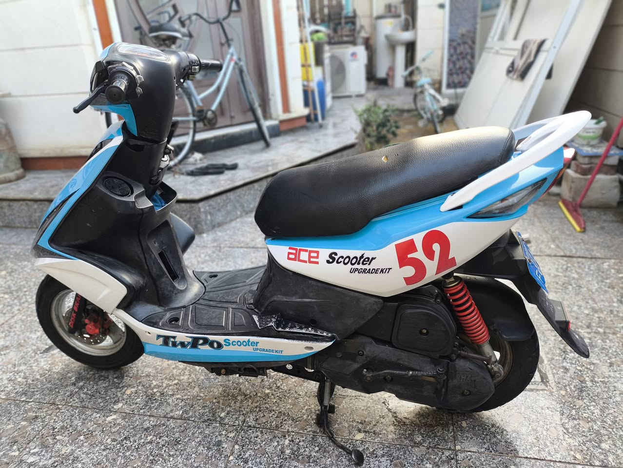 ماكس مضلع ياباني
مكفولة كفالة عامه 
ماصارله هواي من طلعت من الرمبه
بيه تزويد 
صالنصه
كلجات 
وكفر رياضي 
دراجه تخبل  تراي وين ميعجبك الدراجه كفاله شغاله سلف وهندر 
السعر 750 بيه مجال بسيط للشراي 
رقم الهاتف للتواصل/***********
مكاني حله مركز
